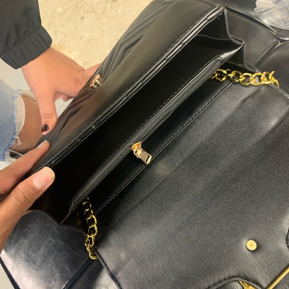 Quilted Shoulder bag in black faux leather - Picture 4 of 9